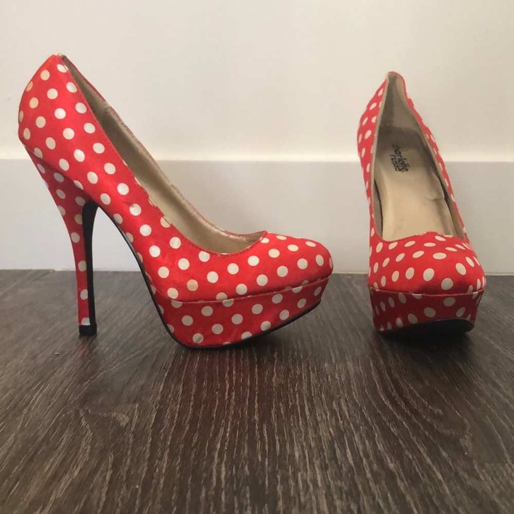 **flash sale** Red polka dot heels